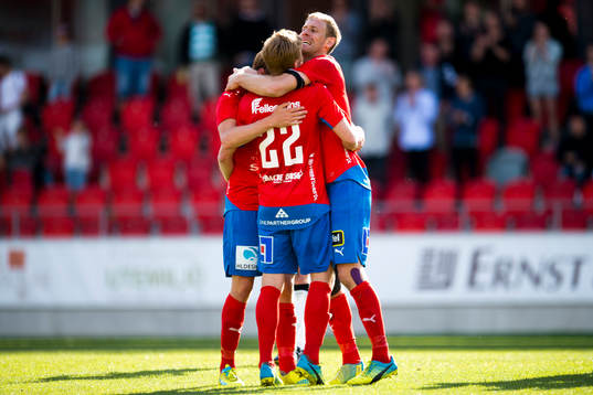 Östers spelare jublar