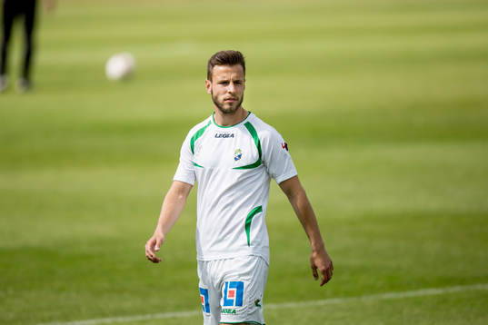 Ljungskiles Admir Bajrovic  värmer upp