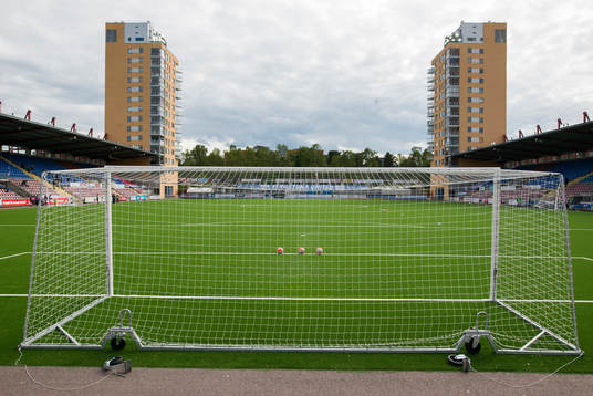 Målbur före fotbollsmatchen damallsvenskan mellan