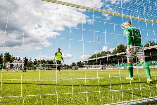 Ljungskiles målvakt August Strömberg och Petter Björlund