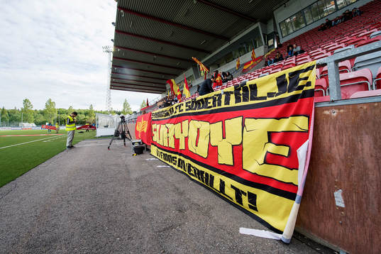 En Syrianska-banderoll