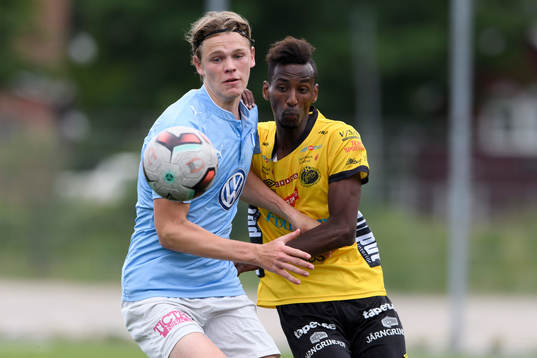 Malmö FFs Hugo Andersson och Elfsborgs Abdisalan Hassan