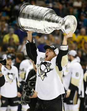 Pittsburgh Penguins left wing Carl Hagelin (62) celebrates