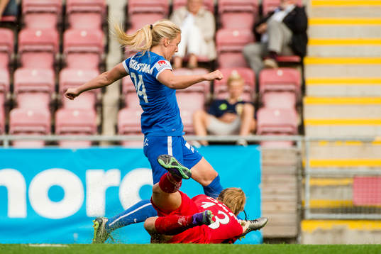 Eskilstunas Mimmi Larsson kolliderar med Göteborgs