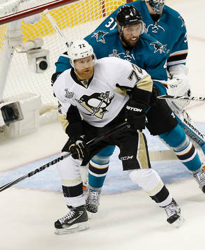 Pittsburgh Penguins right wing Patric Hörnqvist (72)