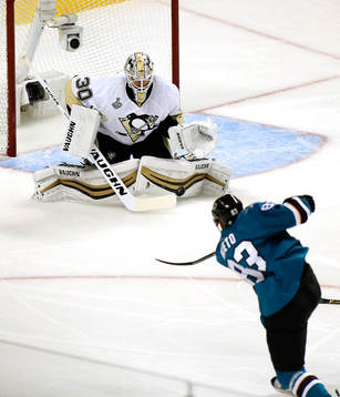 Pittsburgh Penguins goalie Matt Murray (30) blocks a shot