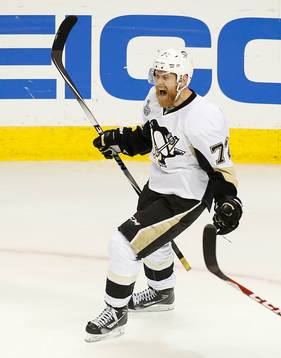 Pittsburgh Penguins right wing Patric Hörnqvist (72)