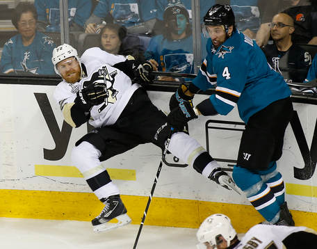Pittsburgh Penguins right wing Patric Hörnqvist (72) and