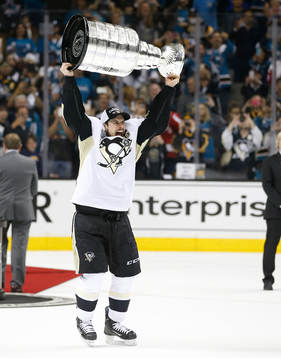 Pittsburgh Penguins center Sidney Crosby (87) celebrates
