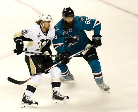 Pittsburgh Penguins left wing Carl Hagelin (62)