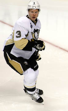 Pittsburgh Penguins defenseman Olli Maatta (3)