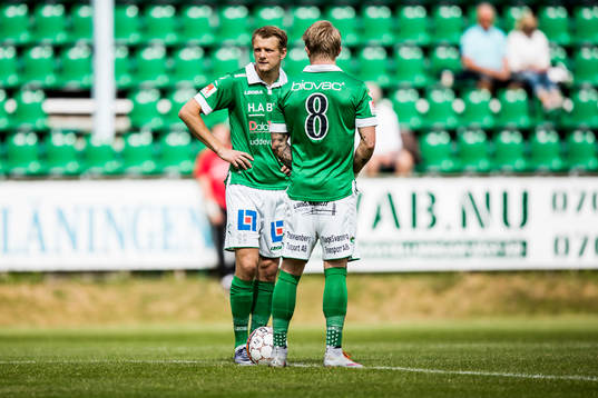 Ljungskiles Jakob Olsson (v) och Tim Nilsen (h) ska slå