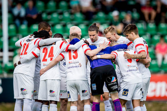 Assyriskas spelare laddar upp