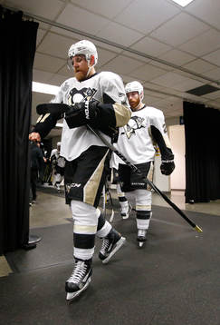 Pittsburgh Penguins right wing Patric Hörnqvist (72)