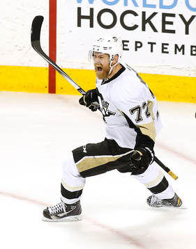 Pittsburgh Penguins right wing Patric Hörnqvist (72)