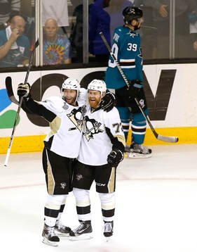 Pittsburgh Penguins right wing Patric Hörnqvist (72)