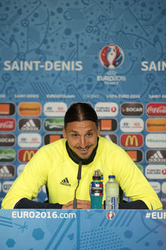 Sveriges Zlatan Ibrahimovic på denna handout-bild från
