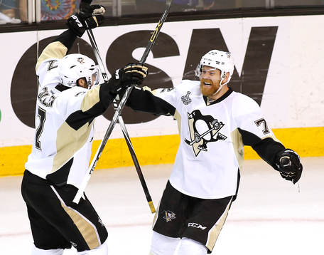 Pittsburgh Penguins right wing Patric Hörnqvist (72)