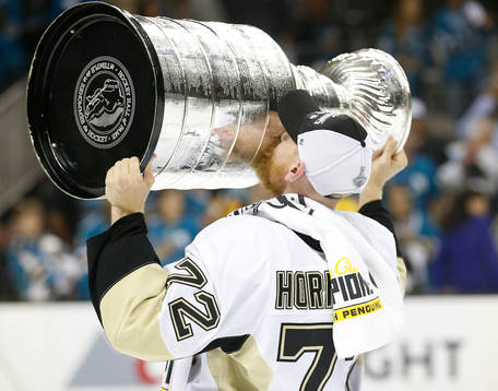 Pittsburgh Penguins right wing Patric Hörnqvist (72)