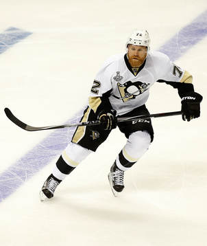 Pittsburgh Penguins right wing Patric Hörnqvist (72)