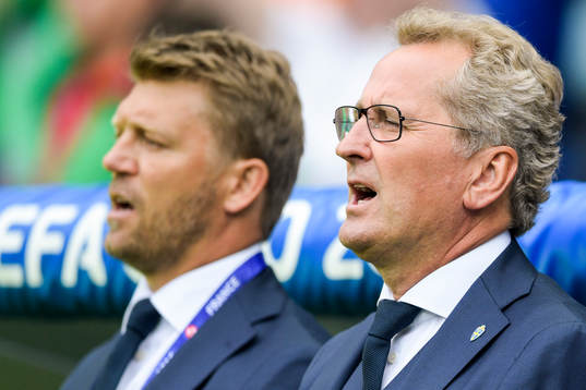 Sveriges förbundskapten Erik Hamrén och players manager