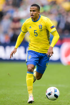 Sveriges Martin Olsson i fotbollsmatchen mellan Irland och