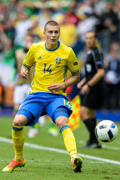 Sveriges Victor Nilsson Lindelöf i fotbollsmatchen mellan