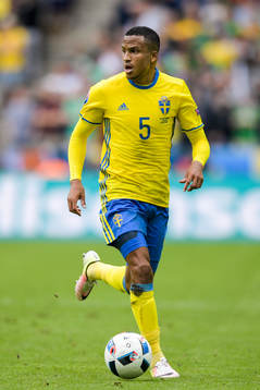 Sveriges Martin Olsson i fotbollsmatchen mellan Irland och