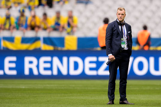 Sveriges John Guidetti känner på gräset