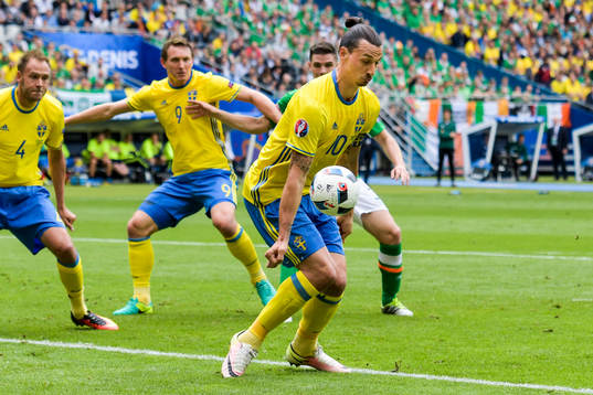 Misstänkt hands på Sveriges Zlatan Ibrahimovic i