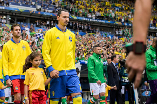 Zlatan Ibrahimovic och målvakt Andreas Isaksson gör