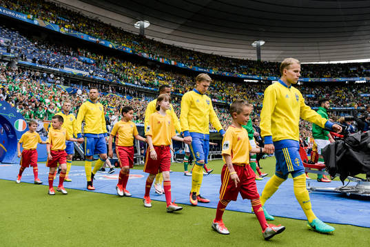 Sveriges spelare med Oscar Lewicki i täten gör entré i