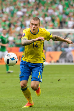 Sveriges Victor Nilsson Lindelöf i fotbollsmatchen mellan