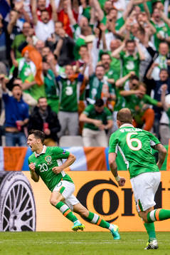 Irlands Wes Hoolahan jublar