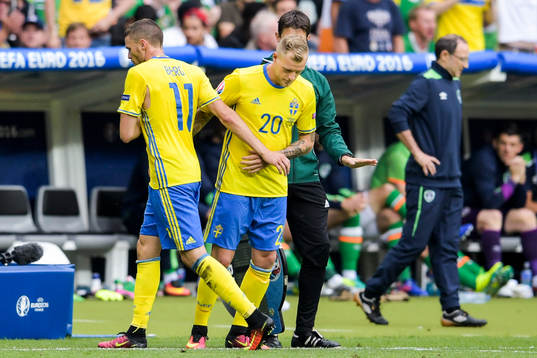 Sveriges Marcus Berg byts ut till förmån för John