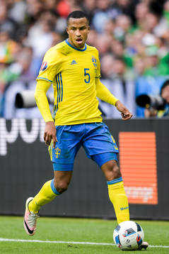 Sveriges Martin Olsson i fotbollsmatchen mellan Irland och
