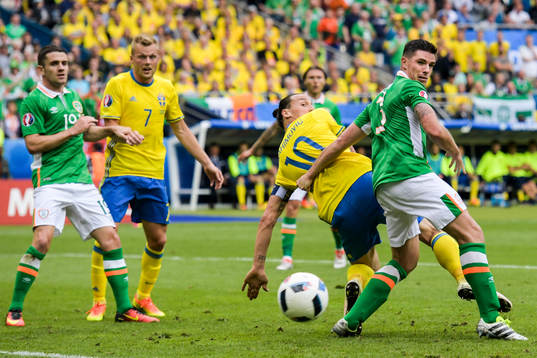 Sveriges Zlatan Ibrahimovic med en målchans