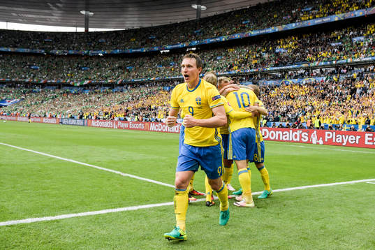 Sveriges Kim Källström jublar