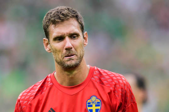 Sveriges målvakt Andreas Isaksson deppar
