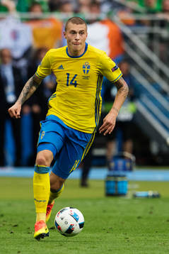 Sveriges Victor Nilsson Lindelöf i fotbollsmatchen mellan