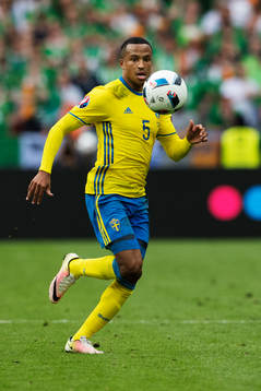 Sveriges Martin Olsson i fotbollsmatchen mellan Irland och