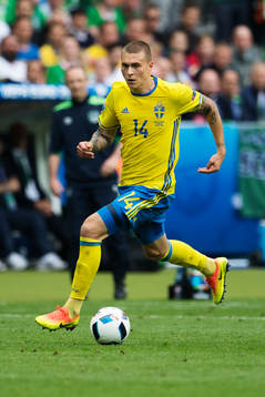 Sveriges Victor Nilsson Lindelöf i fotbollsmatchen mellan