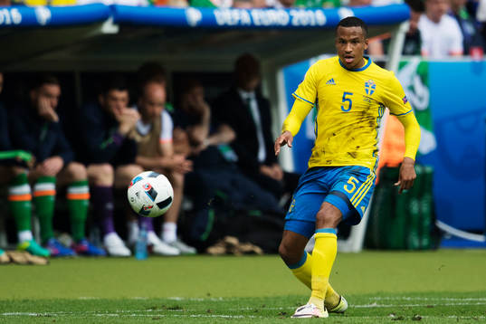 Sveriges Martin Olsson i fotbollsmatchen mellan Irland och