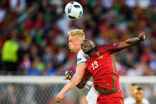 Islands Kolbeinn Sigthorsson och Portugals Danilo