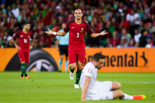 Portugals Pepe reagerar