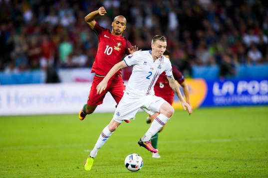 Portugals Joao Mario och Islands Birkir Saevarsson