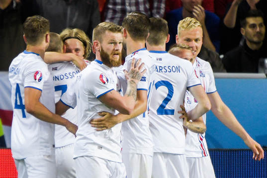 Islands Birkir Bjarnason jublar