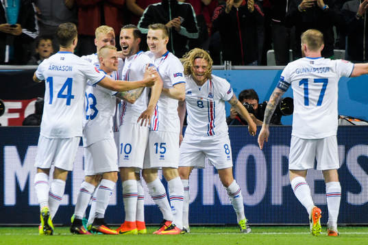 Islands Birkir Bjarnason jublar