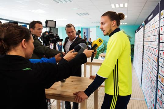 Erik Johansson vid Sveriges fotbollslandslags pressträff
