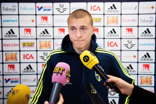 Victor Nilsson Lindelöf vid Sveriges fotbollslandslags
